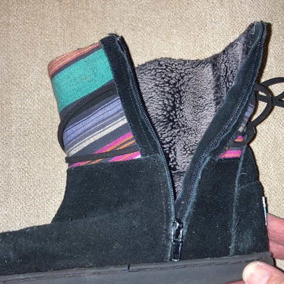 TOMS Big Kids Rubber Sole Faux Fur Lined Suede Zip up Fall Winter Boots Size 4 - Picture 11 of 12